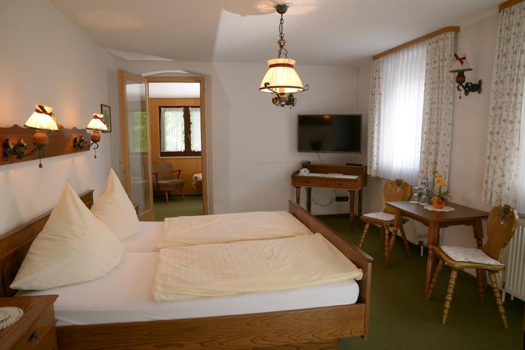 Pension & Metzgerei Friedrich Trebgast Chambre photo